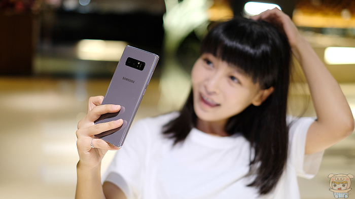6.3 吋無邊際螢幕、雙鏡頭+ 雙 OIS 防手震​，三星 Galaxy Note 8 開箱評測