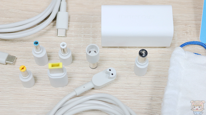 一顆搞定手機、平板、筆電!世界最小萬用充電器 55CC 開箱 一顆搞定手機、平板、筆電!世界最小萬用充電器 55CC 開箱