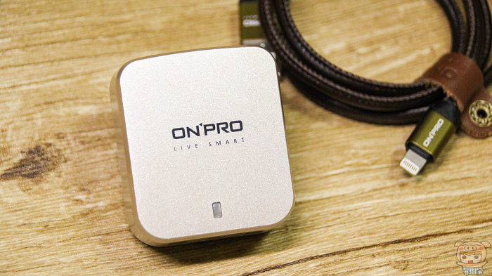 精緻小巧，ONPRO 萬國 USB 充電器開箱評測