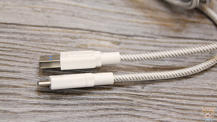 家中必備超好用產品！norm+ QC 3.0 四孔急速充電器開箱