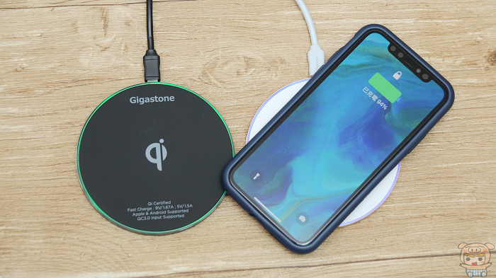 輕薄、支援 QC3.0 快充，Gigastone GA-9600 無線充電盤開箱