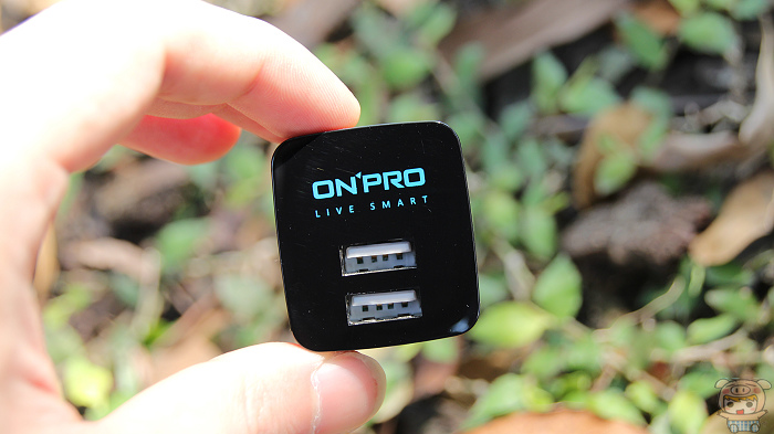 激萌療癒充電器小玩偶！ONPRO 摺疊式插頭雙 USB 充電器開箱！