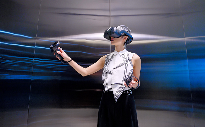 nEO_IMG_VIVE Focus 3 - in office.jpg nEO_IMG_VIVE Focus 3 - in office.jpg
