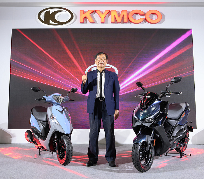 nEO_IMG_柯俊斌執行長於國際重車展公開 KYMCO「國民神車」新豪邁125及KRV MOTO 180，一口氣推出多款熱銷新車，一次滿足不同車主需求！.jpg