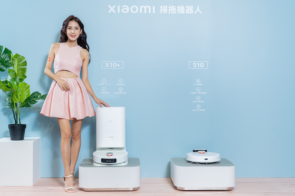 一站式智慧清潔工作站 - Xiaomi 掃拖機器人 X10+配備17000Pa強勁吸力、雙風管自動集塵設計與升級的拖地功能，一機就能包辦自動集塵、清洗拖布、熱風烘乾和注水等全方位日常清潔工作。.jpg