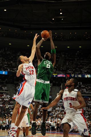 5fc5e141b5ba3f217bad684f6f4c3610-getty-80391831ae061pistons_celtics.jpg