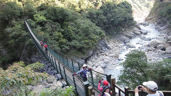 錐麓古道 登山口吊橋.JPG