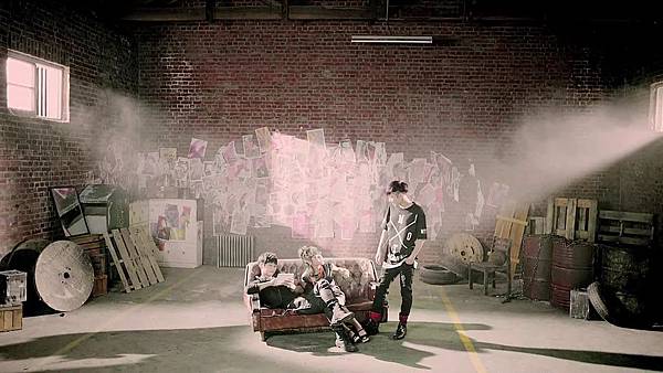 INFINITE _Back_ Official MV.mp4_000202827.jpg