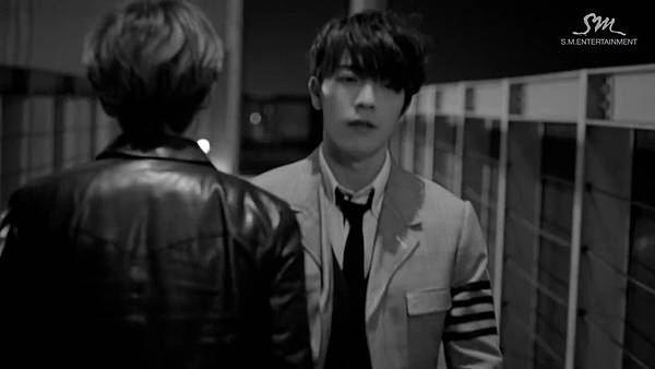 SUPER JUNIOR-D&E_(Growing Pains)_Music Video.mp4_000032198.jpg