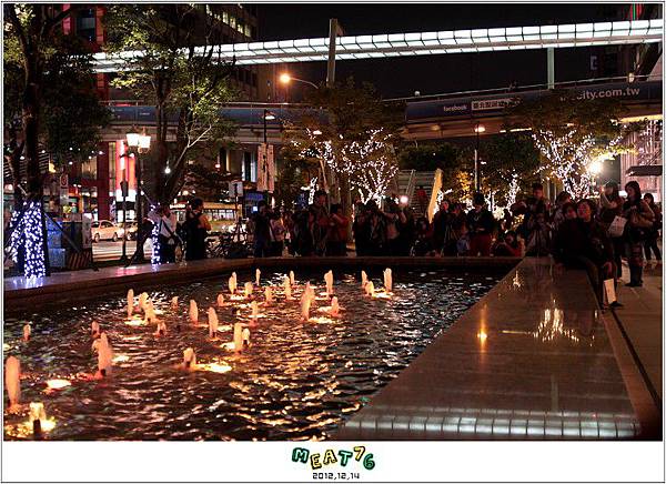 2012,12,14【聖誕節】2012聖誕樹特輯｜台北信義區｜貴婦百貨金碧輝煌的熱氣球幻想023