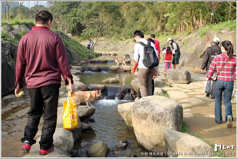 米特，味玩待敘 部落格© MEAT76｜2013【大溝溪親水公園】台北內湖旅遊玩樂景點遊記｜溪流賞魚蝦，遛狗避暑勝地(近捷運大湖公園站)005