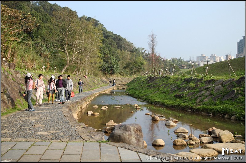 米特，味玩待敘 部落格© MEAT76｜2013【大溝溪親水公園】台北內湖旅遊玩樂景點遊記｜溪流賞魚蝦，遛狗避暑勝地(近捷運大湖公園站)008