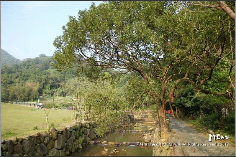 米特，味玩待敘 部落格© MEAT76｜2013【大溝溪親水公園】台北內湖旅遊玩樂景點遊記｜溪流賞魚蝦，遛狗避暑勝地(近捷運大湖公園站)013