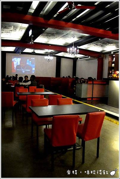 米特，味玩待敘部落格 © MEAT76｜2012｜美食記錄【宜蘭‧員山】橘子咖啡 gama｜簡餐咖啡運動餐廳｜遼闊夜景趕跑壞心情，浪漫約會去017.jpg