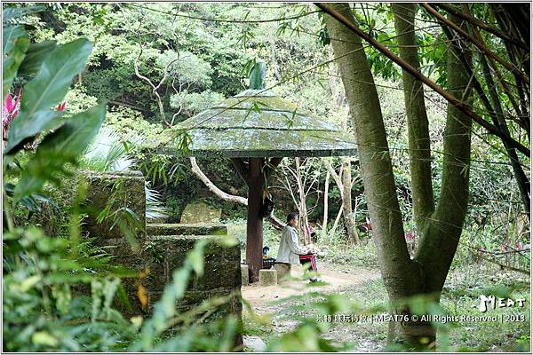 米特，味玩待敘部落格 © MEAT76｜2013-02-14【台北 內湖 景點】捷運站旅遊玩樂遊記｜大溝溪圓覺瀑布｜茂密樹蔭竄涼意，平緩好走的綠色瀑布步道。(捷運大湖公園站)012.jpg