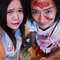 【米特，味玩待敘】部落格 © MEAT76｜2013-08-30-5｜殭屍路跑 zombie run｜殭屍出沒5K障礙賽宣傳片拍攝化妝花絮012.jpg