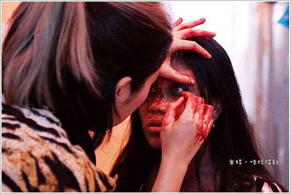 米特，味玩待敘｜部落格 © MEAT76｜2013-08-30-5｜【殭屍路跑】台北殭屍出沒5k障礙賽｜宣傳片拍攝幕後花絮011.jpg