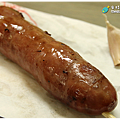 米特,味玩待敘|部落格 © MEAT76|台灣美食旅遊部落客|2014-09-05-5【新北板橋】油庫口蚵仔麵線 × 香腸 (總店)|板橋必吃的排隊人氣小吃,料多實在 → 近捷運新埔站 《捷運美食》007.png