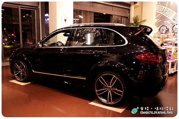 米特，味玩待敘｜部落格 © MEAT76｜台灣美食旅遊部落客｜2014-10-11-6【台北內湖。輕食咖啡館】cubeePlus+CAFE&ART｜複合式餐廳｜文藝空間敲筆電享輕食，積木樂高玩腦力，再來趟德國BRABUS賞車行！018.png