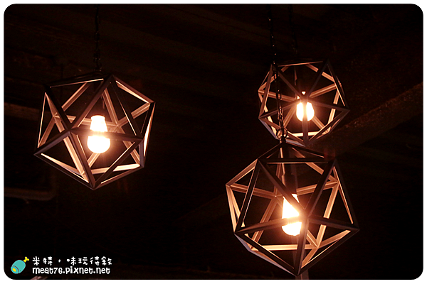 米特，味玩待敘｜部落格 © MEAT76｜台灣美食旅遊部落客｜2014-10-11-6【台北內湖。輕食咖啡館】cubeePlus+CAFE&ART｜複合式餐廳｜文藝空間敲筆電享輕食，積木樂高玩腦力，再來趟德國BRABUS賞車行！032.png