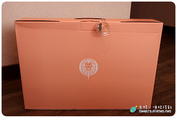 米特，味玩待敘｜部落格 ©  MEAT76｜台灣美食旅遊部落客｜2014-12-15-1【開箱】QTACE 心舒淨羽絨被 AIR輕淨款｜輕薄保暖又可水洗的羽絨被，給你寒冬中無負擔的體貼溫暖 ❤ 棉被／睡袋推薦003.png