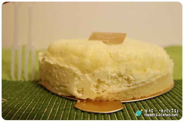 米特，味玩待敘｜部落格 ©  MEAT76｜台灣美食旅遊親子部落客｜2015-02-06-5【甜點蛋糕】台中西屯×宅配｜杏屋乳酪蛋糕cheese cake｜兩個人剛剛好的輕熟乳酪蛋糕，一起在家品幸福❤017.png