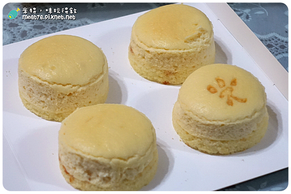 米特，味玩待敘｜部落格 © MEAT76｜台灣美食旅遊親子部落客｜2015-05-18-7【台中西區。蛋糕下午茶／伴手禮】光之乳酪｜小巧可愛的鬆綿道南半熟乳酪蛋糕，讓人想奔進店裡體驗陽光沐浴016.png