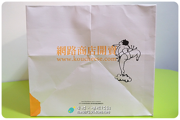 米特，味玩待敘｜部落格 © MEAT76｜台灣美食旅遊親子部落客｜2015-05-18-7【台中西區。蛋糕下午茶／伴手禮】光之乳酪｜小巧可愛的鬆綿道南半熟乳酪蛋糕，讓人想奔進店裡體驗陽光沐浴003.png