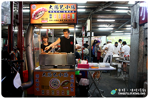 米特,味玩待敘部落格 © MEAT76台灣美食旅遊親子部落客2015-04-19-7新開【台北內湖737巷夜市。小吃】榮家大腸包小腸多種口味,豐富餡料,60元一套 →捷運港墘站、內湖科學園區001.png