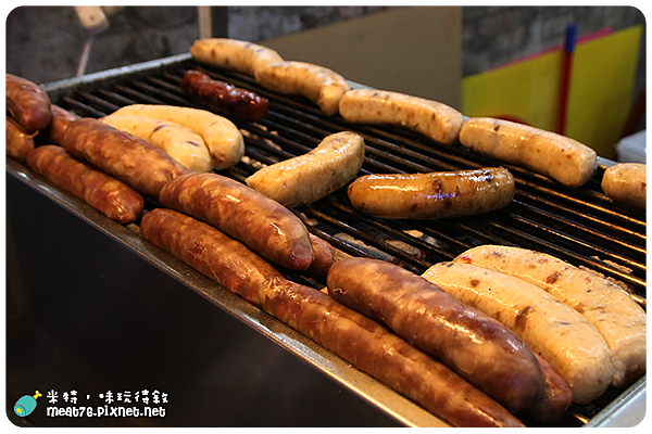 米特,味玩待敘部落格 © MEAT76台灣美食旅遊親子部落客2015-04-19-7新開【台北內湖737巷夜市。小吃】榮家大腸包小腸多種口味,豐富餡料,60元一套 →捷運港墘站、內湖科學園區003.png 米特,味玩待敘部落格 © MEAT76台灣美食旅遊親子部落客2015-04-19-7新開【台北內湖737巷夜市。小吃】榮家大腸包小腸多種口味,豐富餡料,60元一套 →捷運港墘站、內湖科學園區003.png