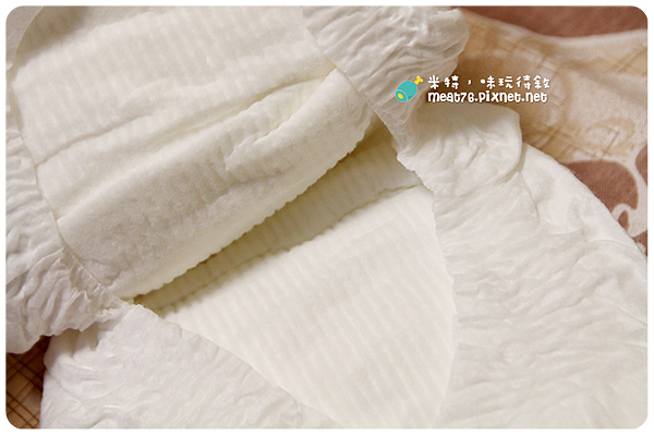 米特，味玩待敘｜部落格 © MEAT76｜台灣美食旅遊親子部落客｜2015-07-14-2【寶寶尿布】滿意寶寶S × 白金極極緻呵護｜C型尿布讓屁屁不包緊緊也不漏，陪寶寶舒適地盡情探索他們的小世界！015.png