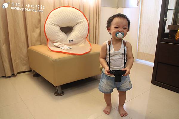 米特，味玩待敘台灣美食親子部落客©MEAT76｜2016-06-20-1【孕媽咪及育兒好物】GreySa格蕾莎哺乳護嬰枕｜誰說月亮枕只能有孕婦需要，格蕾莎一次兩顆，保母也保子！006.jpg