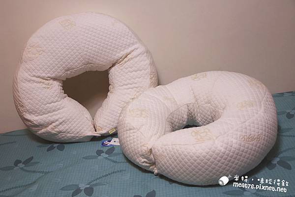 米特，味玩待敘台灣美食親子部落客©MEAT76｜2016-06-20-1【孕媽咪及育兒好物】GreySa格蕾莎哺乳護嬰枕｜誰說月亮枕只能有孕婦需要，格蕾莎一次兩顆，保母也保子！007.jpg