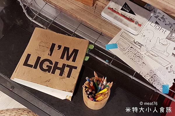 米特大小人食旅｜台灣美食親子部落客©MEAT76｜2018-02-07-3【高雄住宿】承億輕旅Light Hostel｜適合背包客、情侶或家庭的漂亮旅館，就在高捷美麗島站六合夜市旁週邊美食光頭老闆咕嚕叫土司老江紅茶牛奶三代春捲大圓環061.jpg