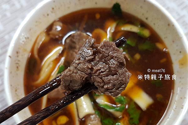 米特親子食旅｜台灣美食親子部落客©MEAT76｜2018-11-16-5【內湖牛肉麵店。內湖宵夜】牛將軍鐵鍋牛肉麵｜小資最愛一百元有找的多種口味牛肉麵店！麻辣過癮超對味，內用飲料免費喝！　#內湖美食 #文德美食_013.jpg