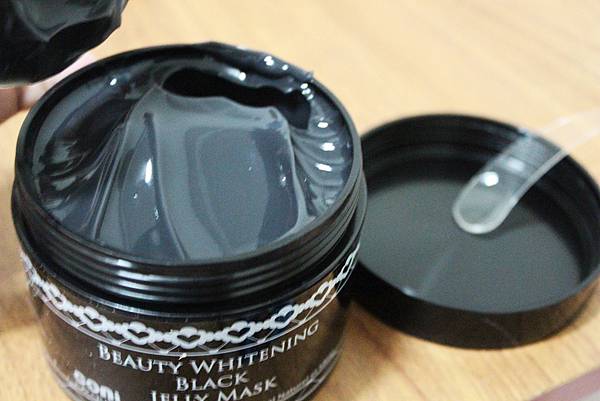 coni beauty  black mask 黑色面膜