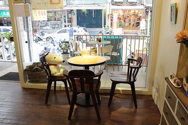 sam咖啡 台北咖啡館 南京東路咖啡館 熊大拉花 兔兔拉花 大眼仔拉花咖啡  提供免費網路wifi 店裡有貓