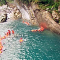 花蓮溯溪2014 慕谷慕魚溯溪  彎月峽谷 清水溪 花蓮兩天一夜旅遊行程美食  狂人出動溯溪 花蓮溯溪推薦景點團隊費用