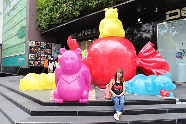 台中旅遊美食2014(雙魚2次方 一中店)台中兩天一夜行程旅遊景點美食住宿推薦、台中一中商圈美食餐廳慶生餐廳推薦 雙魚2次方台南搬到台中地址訂位電話食記 大份量漢堡 巨無霸漢堡 可愛漢堡造型  雙魚2次方菜單價位