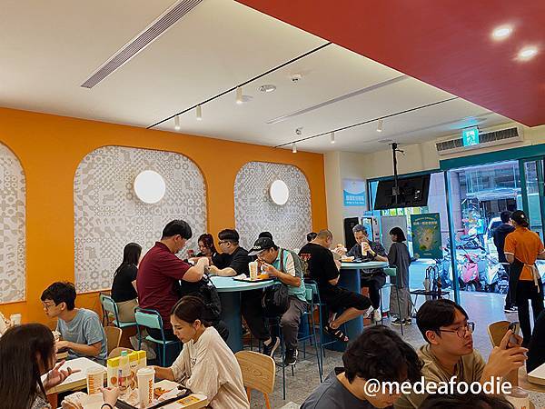 Popeyes座位環境＿medeafoodie