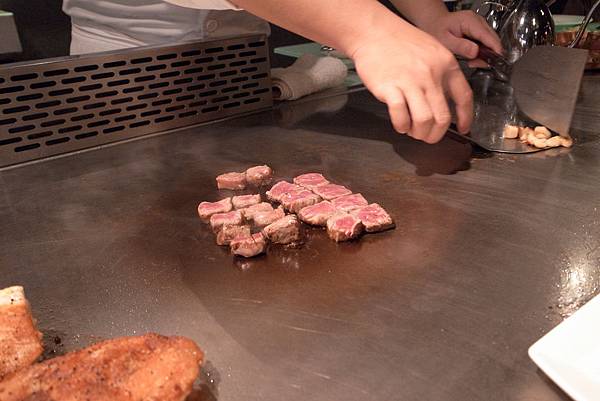 瞧這顏色多美麗啊，通常煎到七分熟