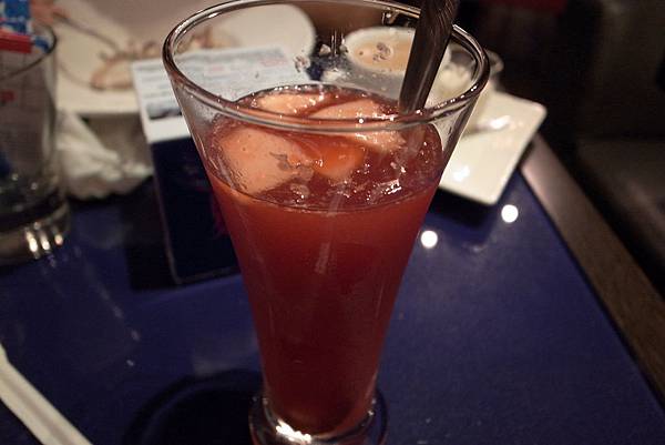 我的酸櫻桃鮮果汁，據說很酸