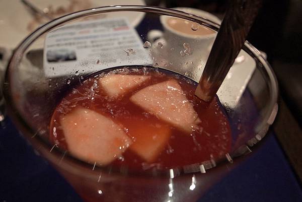 但我喝起來覺得不會很酸，還有很多蘋果片可以吃