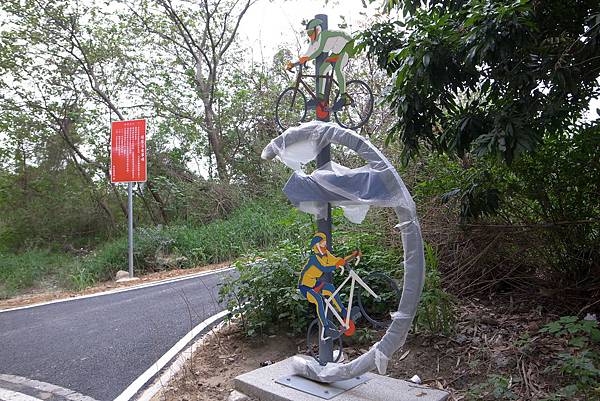 連這個塑膠套都還沒拆