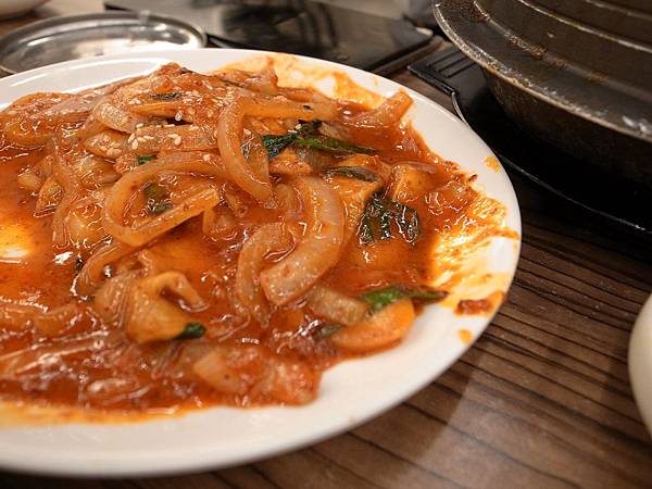 辣炒年糕，醜笨跟小花挺愛的