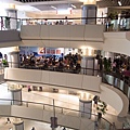 四樓是百貨美食街，人．超．多