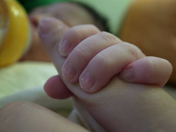 指甲形狀也好看，只是手腳有點脫皮