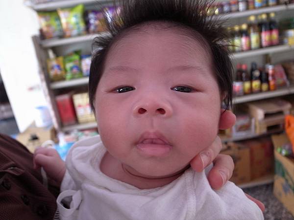 6月27日，小鹹蛋終於改穿紗布衣跟短褲了