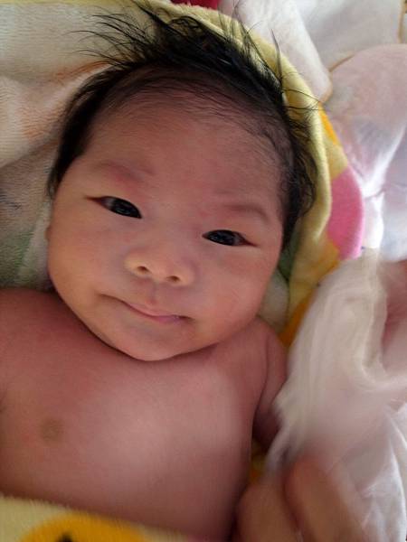 6月28日，小鹹蛋打完卡介苗洗澡