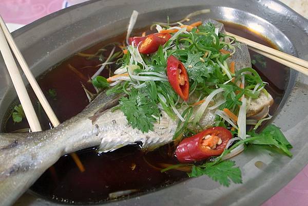 清蒸紅甘魚，煮得太老而且醬油太鹹